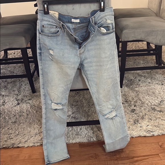 Abercrombie & Fitch Outfitters Light Wash Jeans - Picture 1 of 5